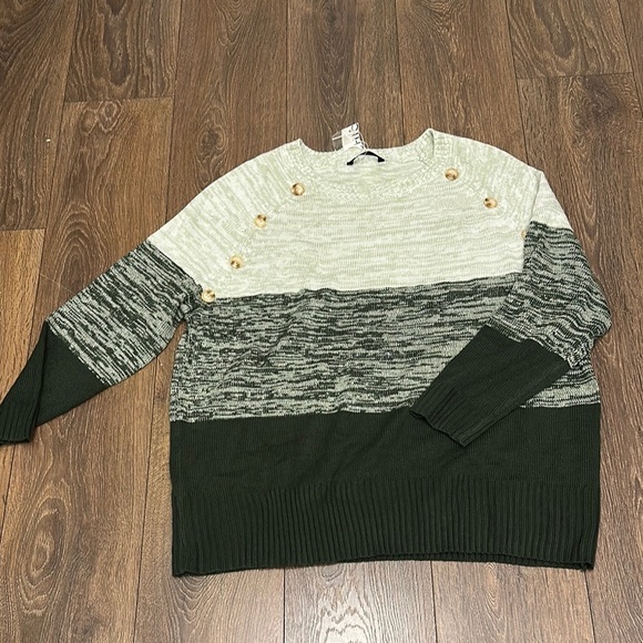 BloomChic Plus Size XL Colorblock Contrast Heather Button Detail Pullover - Picture 5 of 5